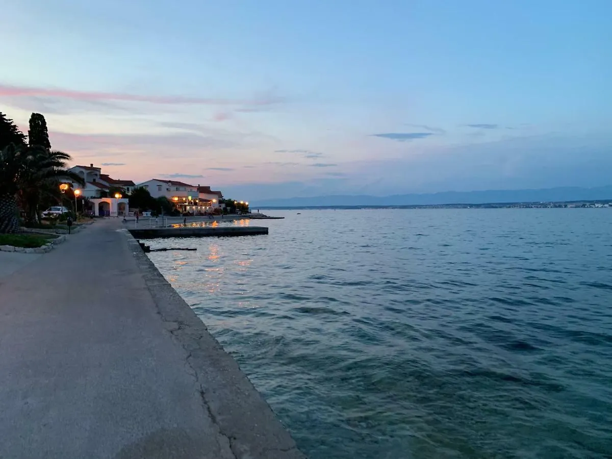 Apartman Pavic Preko 0*,  Kroatien